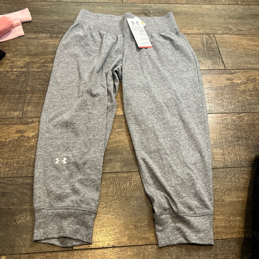 Under Armour NWT 40$ Women's Gray Joggers NWT retail 40$